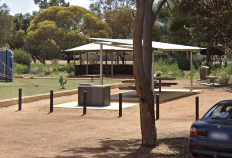 PLAYGROUND HYDEN BBQ Area
