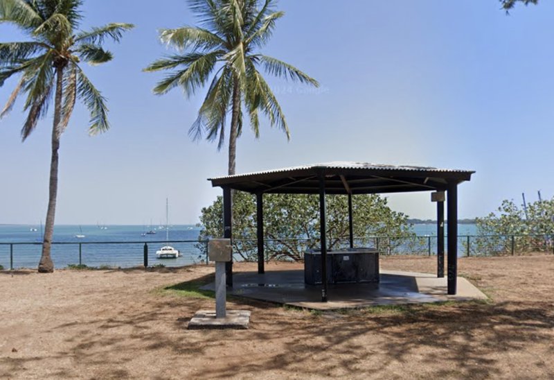 BUNDILLA BEACH BBQ Area