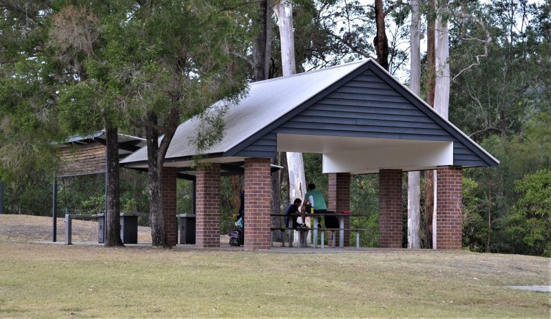 HINZE DAM PICNIC PARKLAND BBQ Area