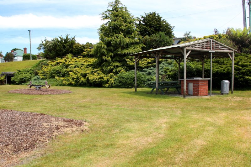 TYRE PARK PLAYGROUND BBQ Area