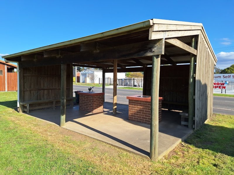 BUSHMAN'S RESERVE BBQ Area
