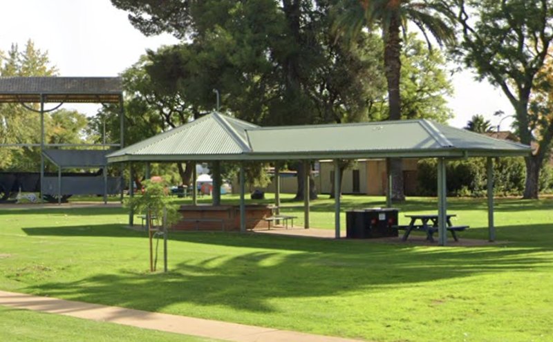 BIG LIZZIE BBQ Area