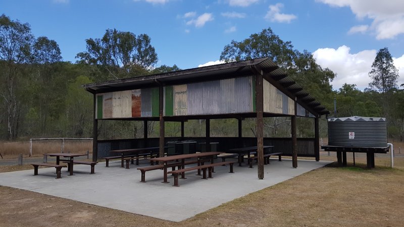 HARDING'S PADDOCK CAMPGROUND BBQ Area