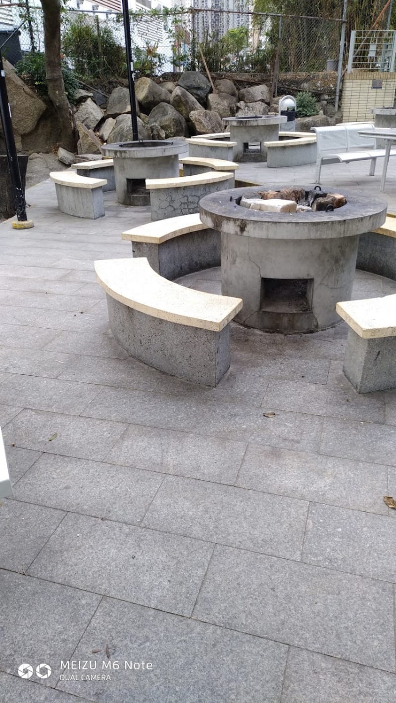 CASTLE PEAK BEACH BBQ Area