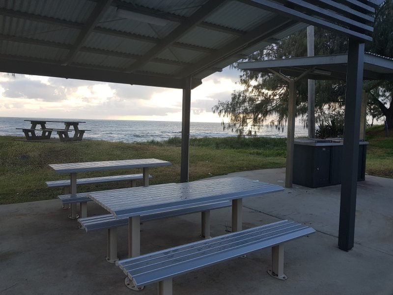OAKS BEACH BBQ Area