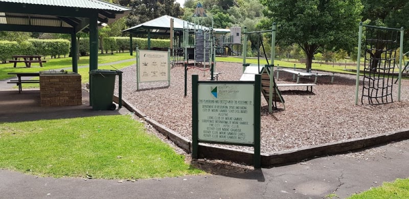 VALLEY LAKE BBQ Area