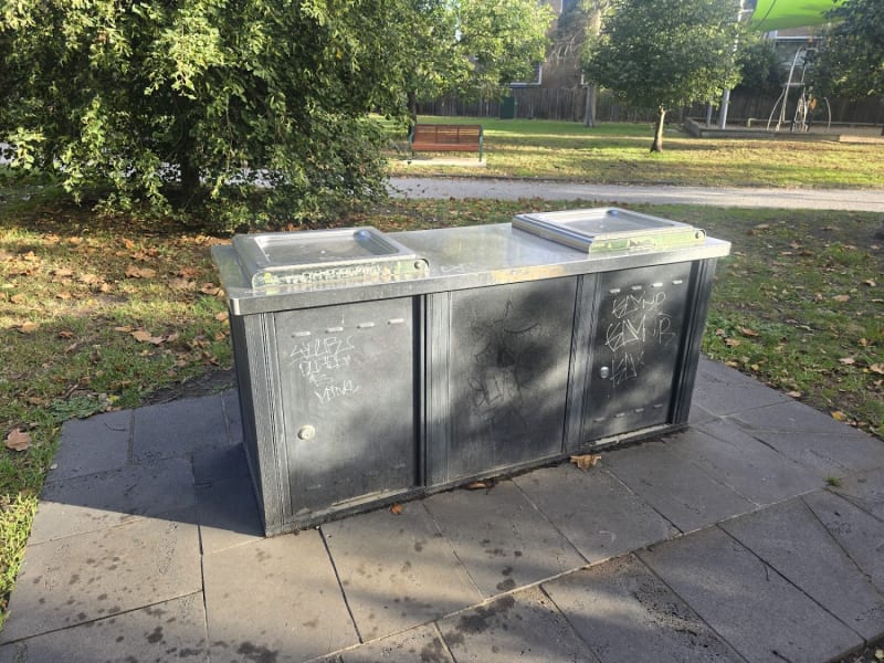 GLADSTONE GARDENS BBQ Area