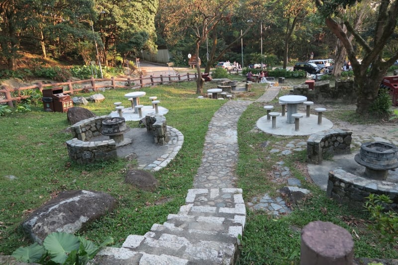 TWISK BARBECUE AREA BBQ Area