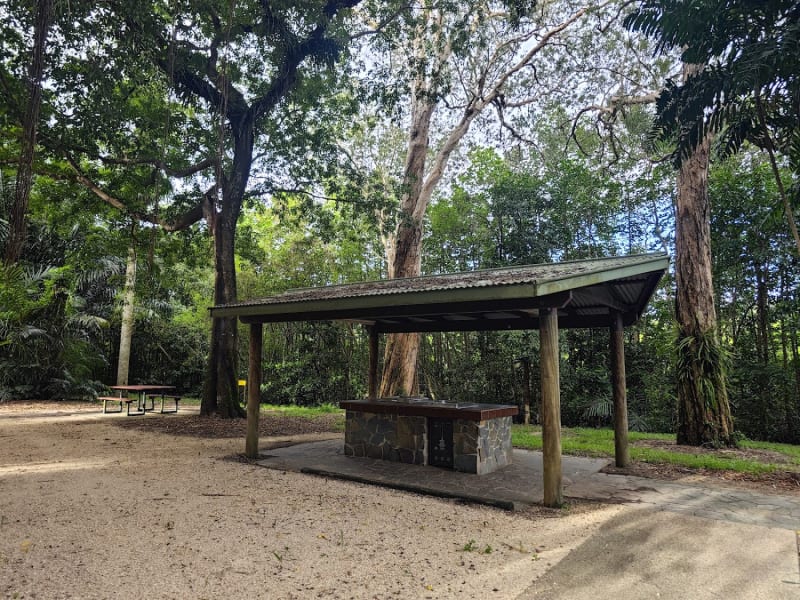 SALTWATER LAKE BBQ Area