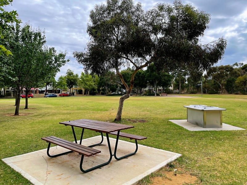 MILE END COMMON BBQ Area
