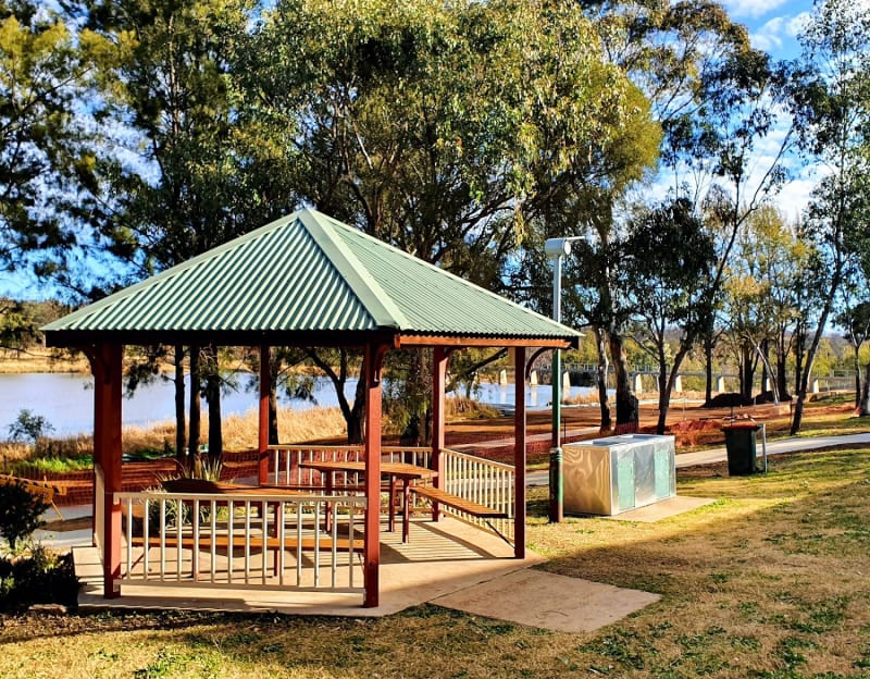 LAKE INVERELL RESERVE BBQ Area
